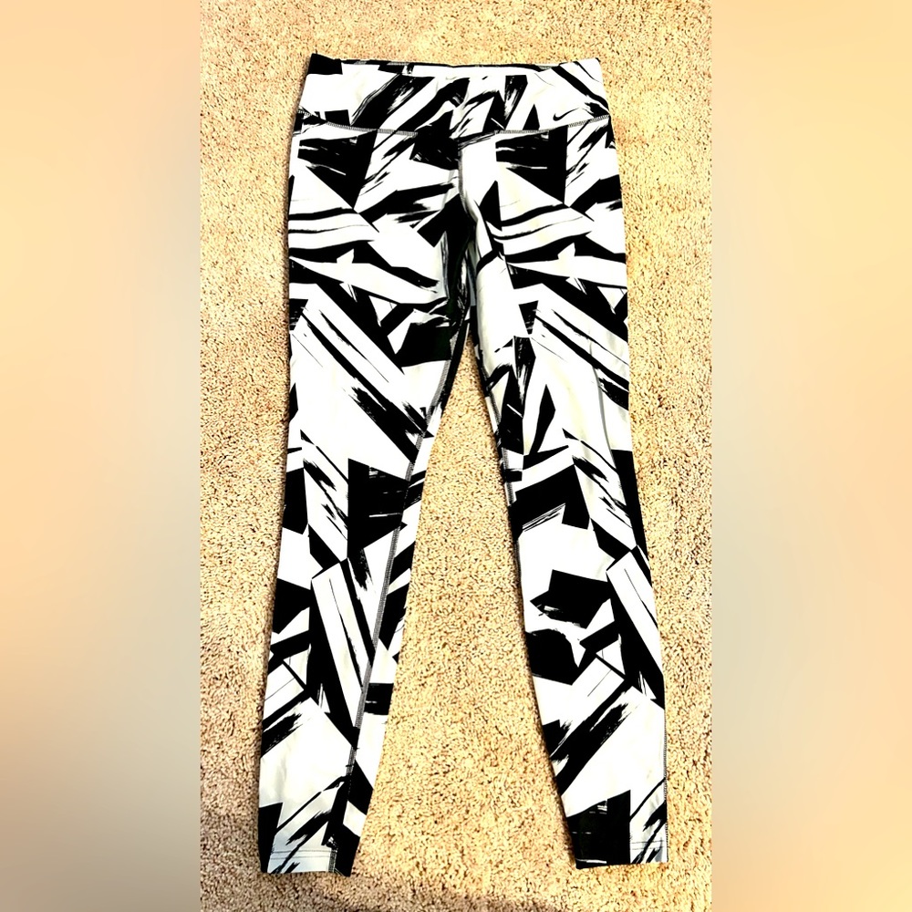 Nike dri-fit black white leggings